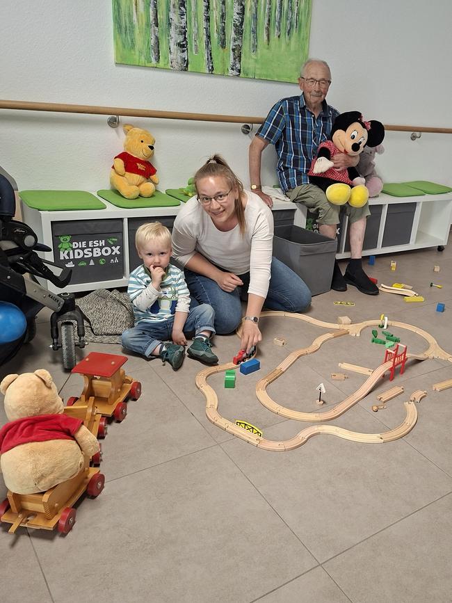 Das Bild zeigt die Kinderspielecke im CafiNo
